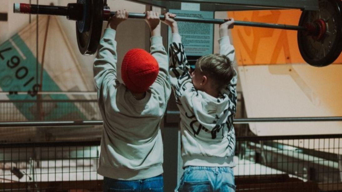 Gemeinsam stark: Im Museum kann an allen Aktivstationen etwas ausprobiert werden. © Jara Reker